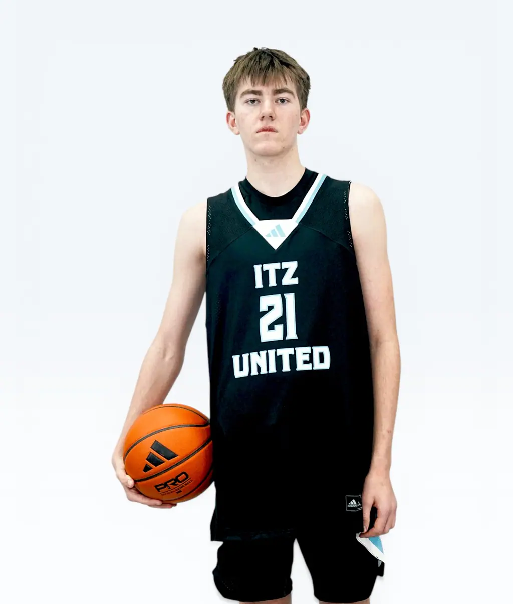Player portrait holding a ball, jersey 21